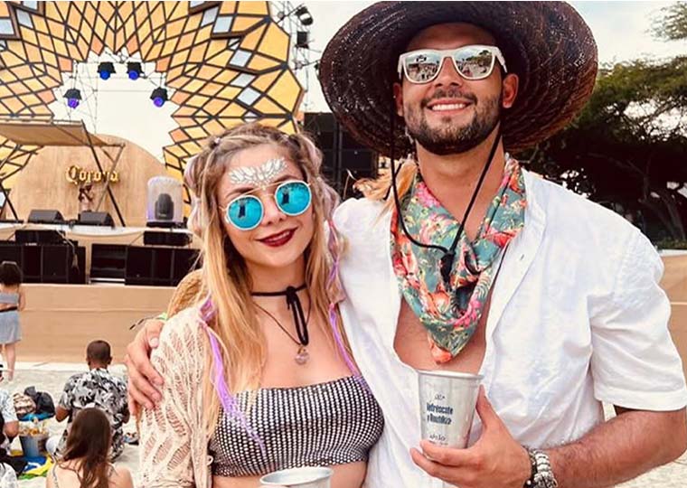 Corona Sunsets con vasos reusables Xiclo